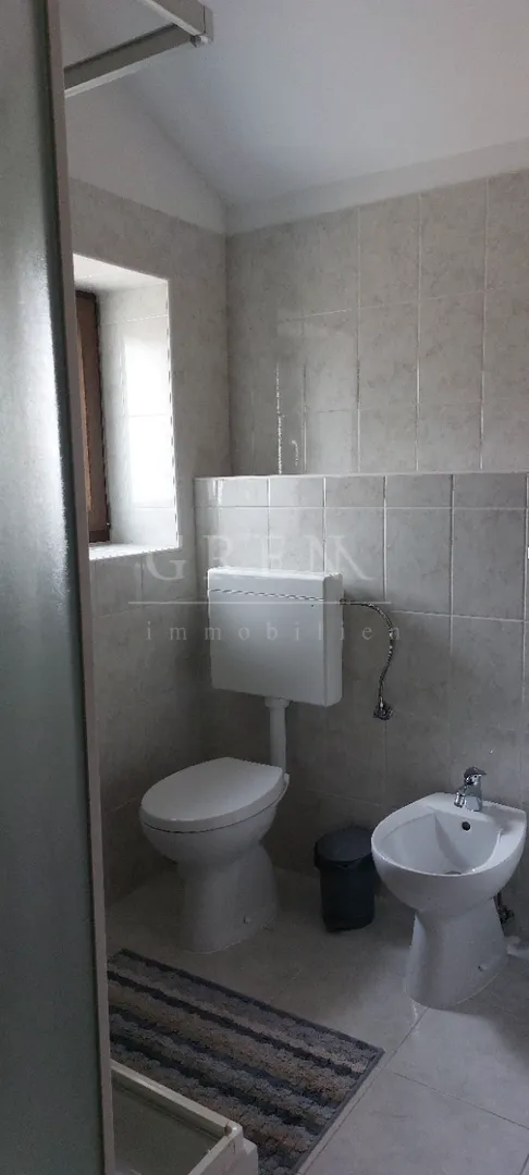 kuća sa 3 stana u centru mjesta udaljena 2000 m od mora - slika 6