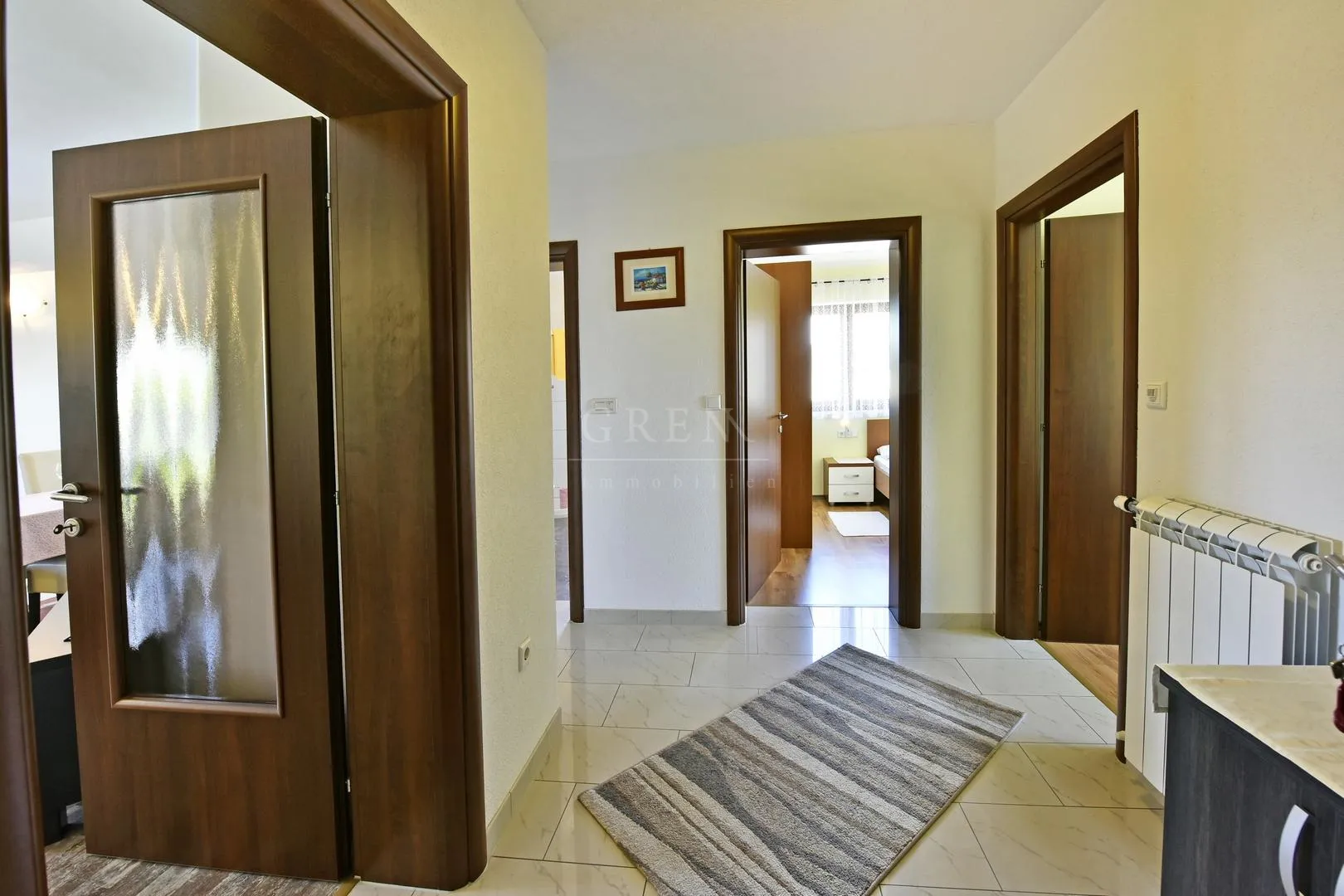 kuća sa 4 apartmana 7 km od poreča - slika 7