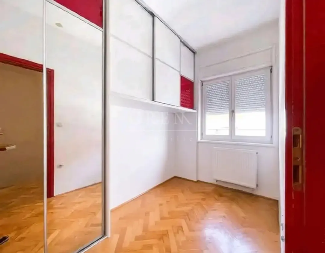 špansko – prostrani dvoetažni 4sobni stan 110 m², 2 lođe, lift - slika 15