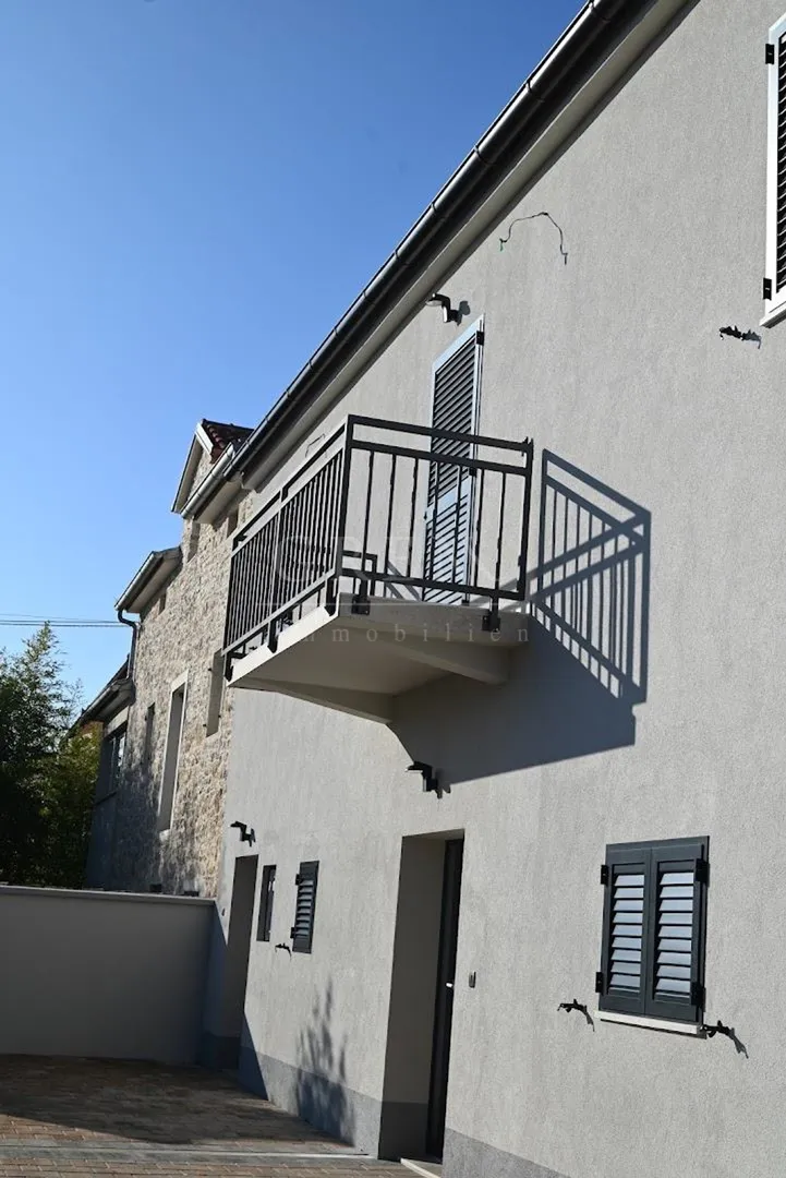 kuća sa 3 app u funtani - slika 2