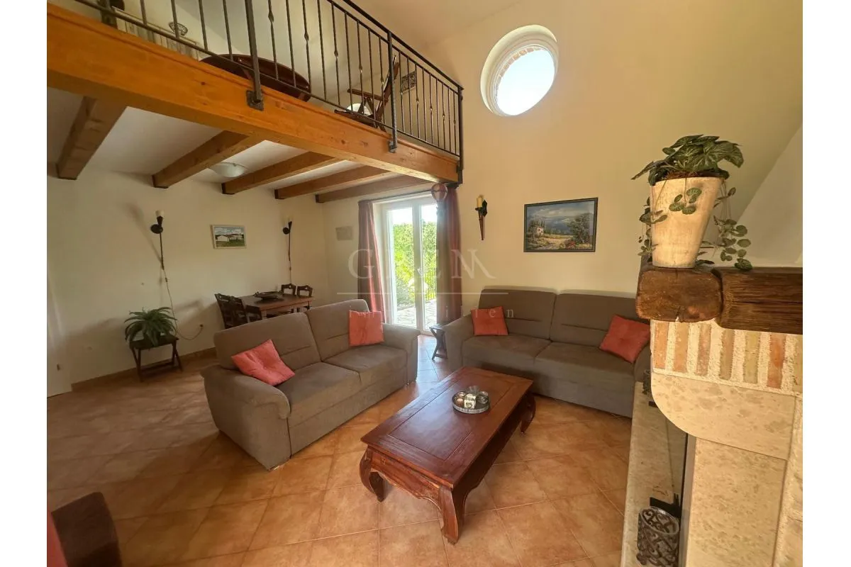 dvojna kuća 8 km od poreča i mora - slika 14