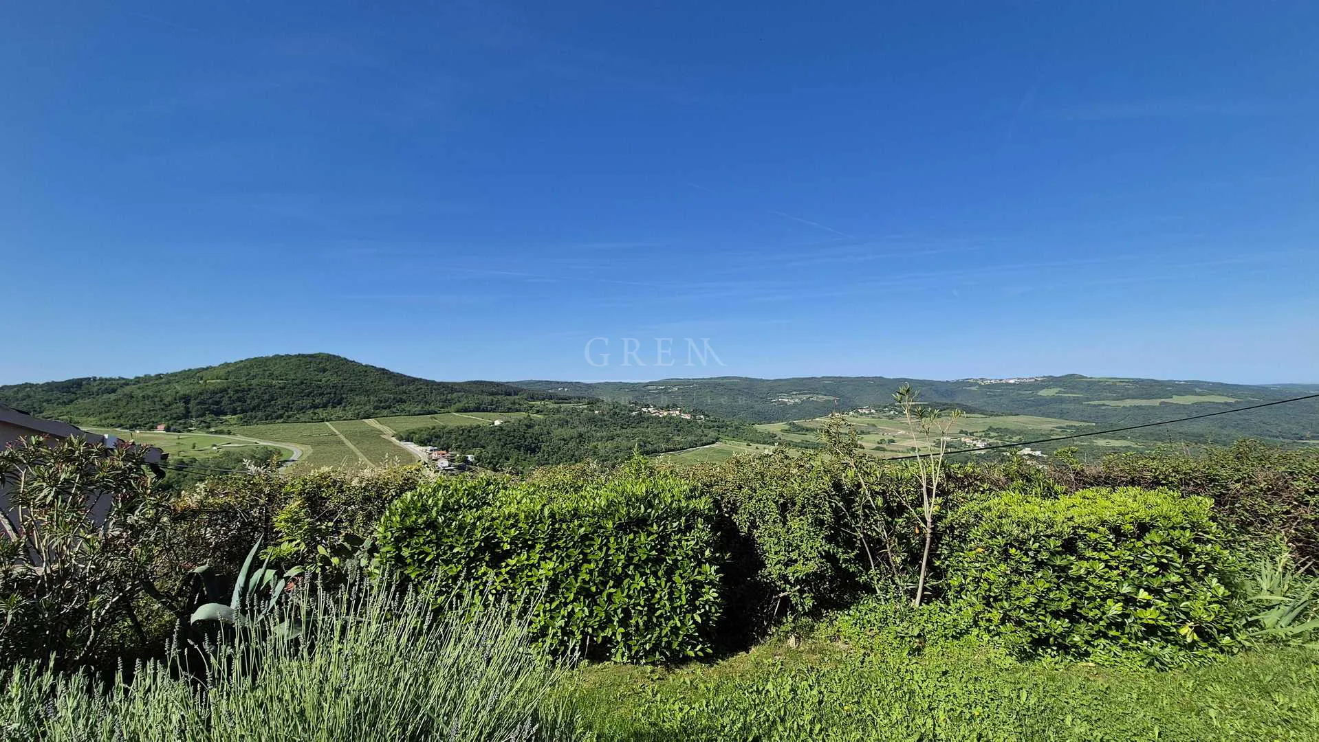 motovun - renovirana kamena kuća sa lijepim pogledom - slika 11