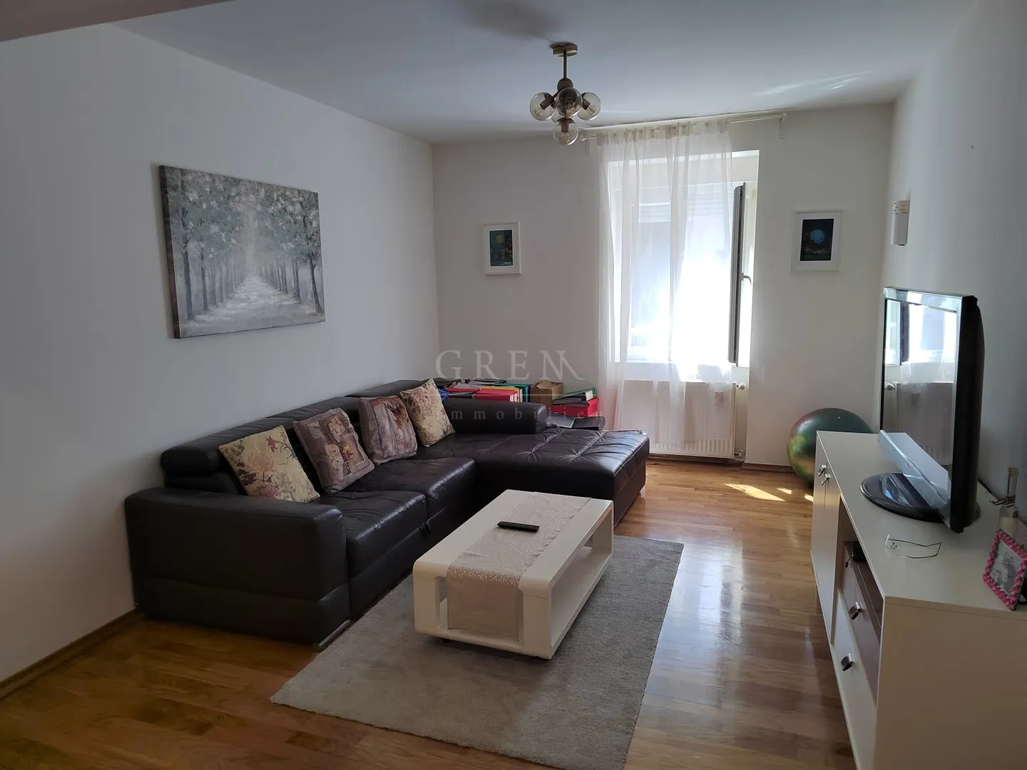 trosoban stan 78 m2 - blizina petrove - slika 2