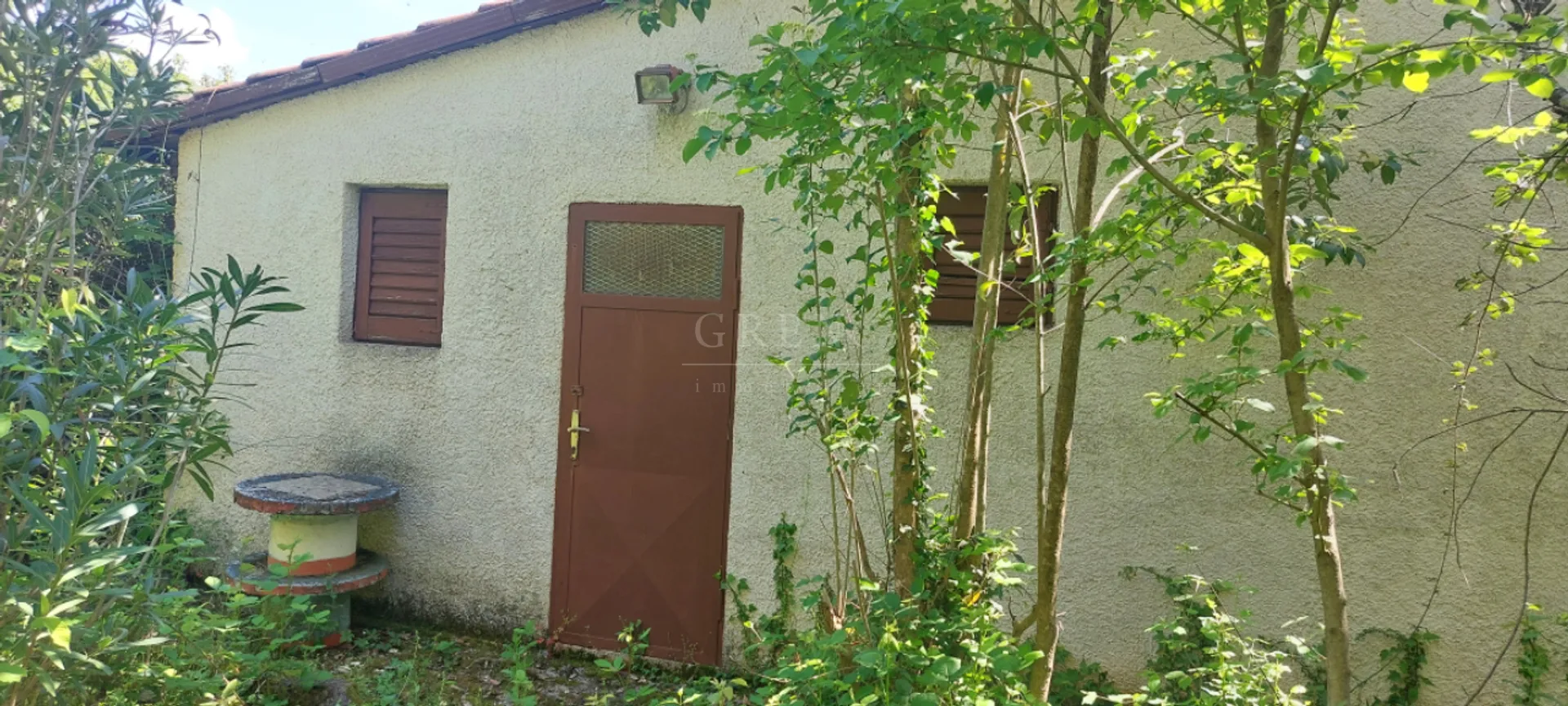 kućica sa velikim građevinskim zemljištem - slika 3