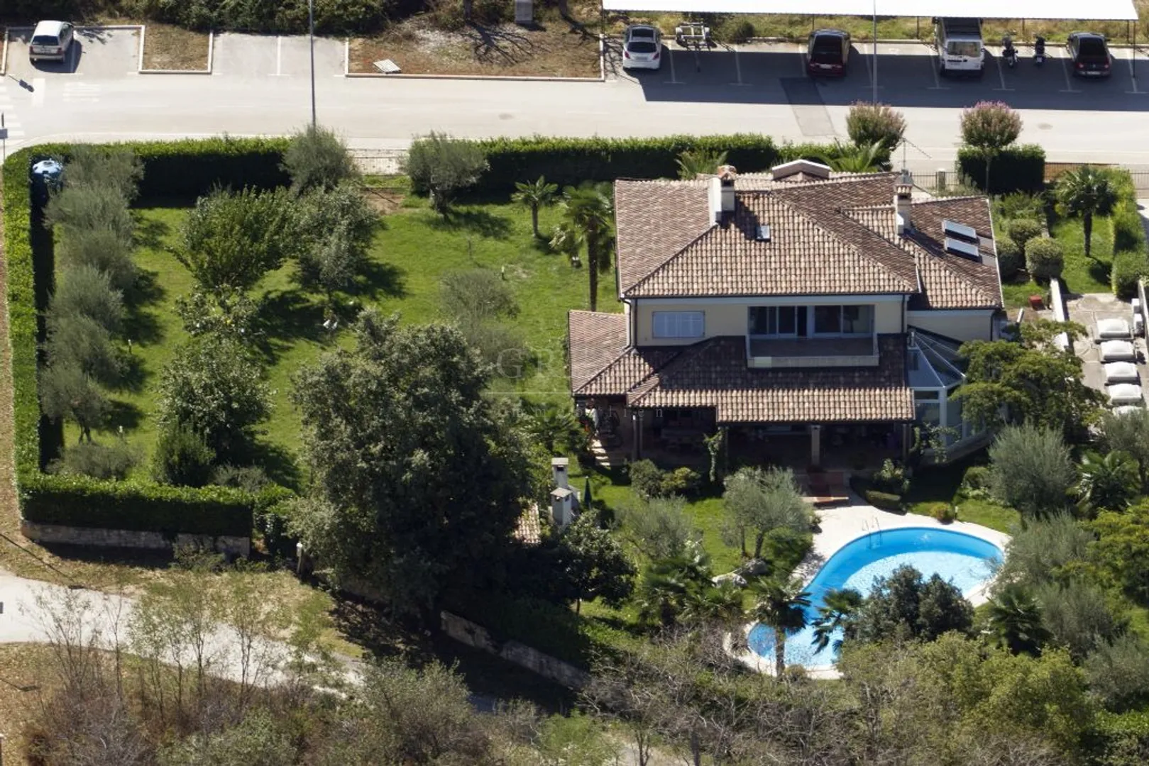 prekrasna vila poreč, 800 m od mora, 420 m2 - slika 2