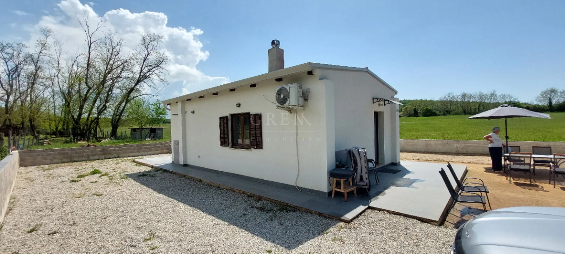 kućica sa velikim zemljištem poreština - slika 3