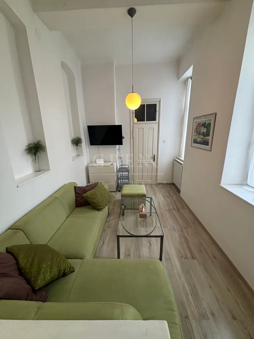 Stan Zagreb Donji Grad, 50 m2+20 m2 spremište, PRILIKA