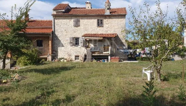 kamena kuća u okolici poreča sa pogledom na more - slika 3