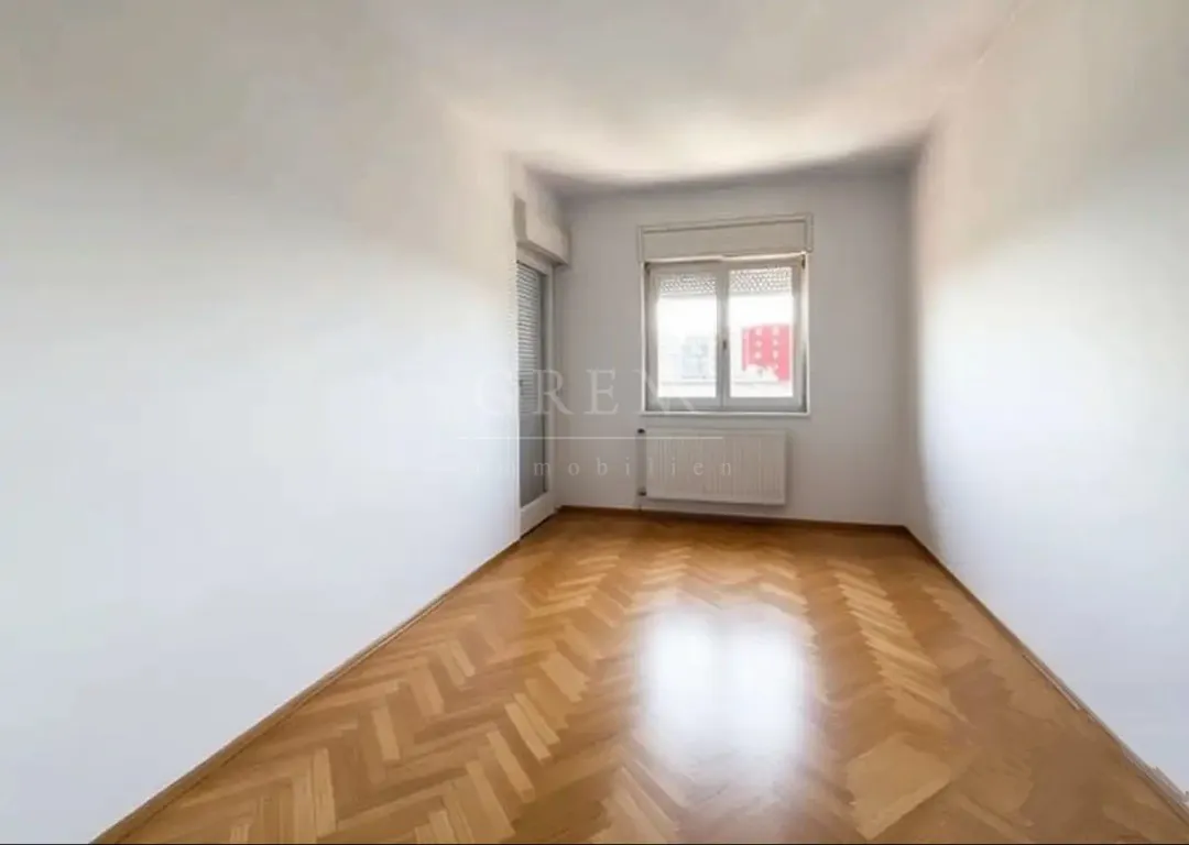 špansko – prostrani dvoetažni 4sobni stan 110 m², 2 lođe, lift - slika 11