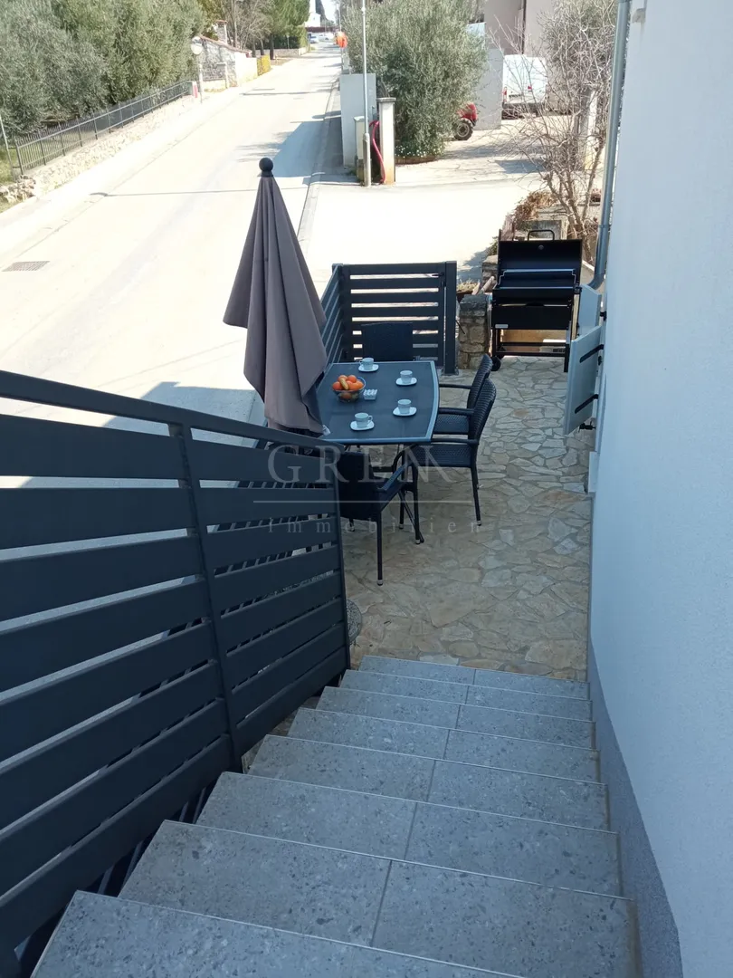 kuća sa 3 stana nedaleko mora - slika 18