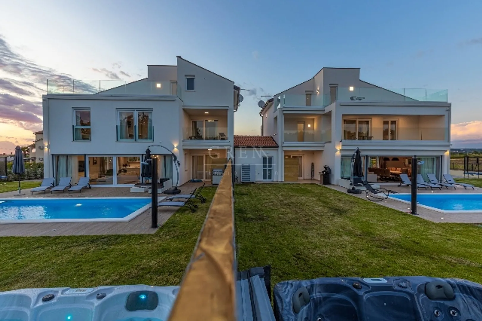 vila sa bazenom, 5 km od poreča sa pogledom na more, 315 m2 - slika 2
