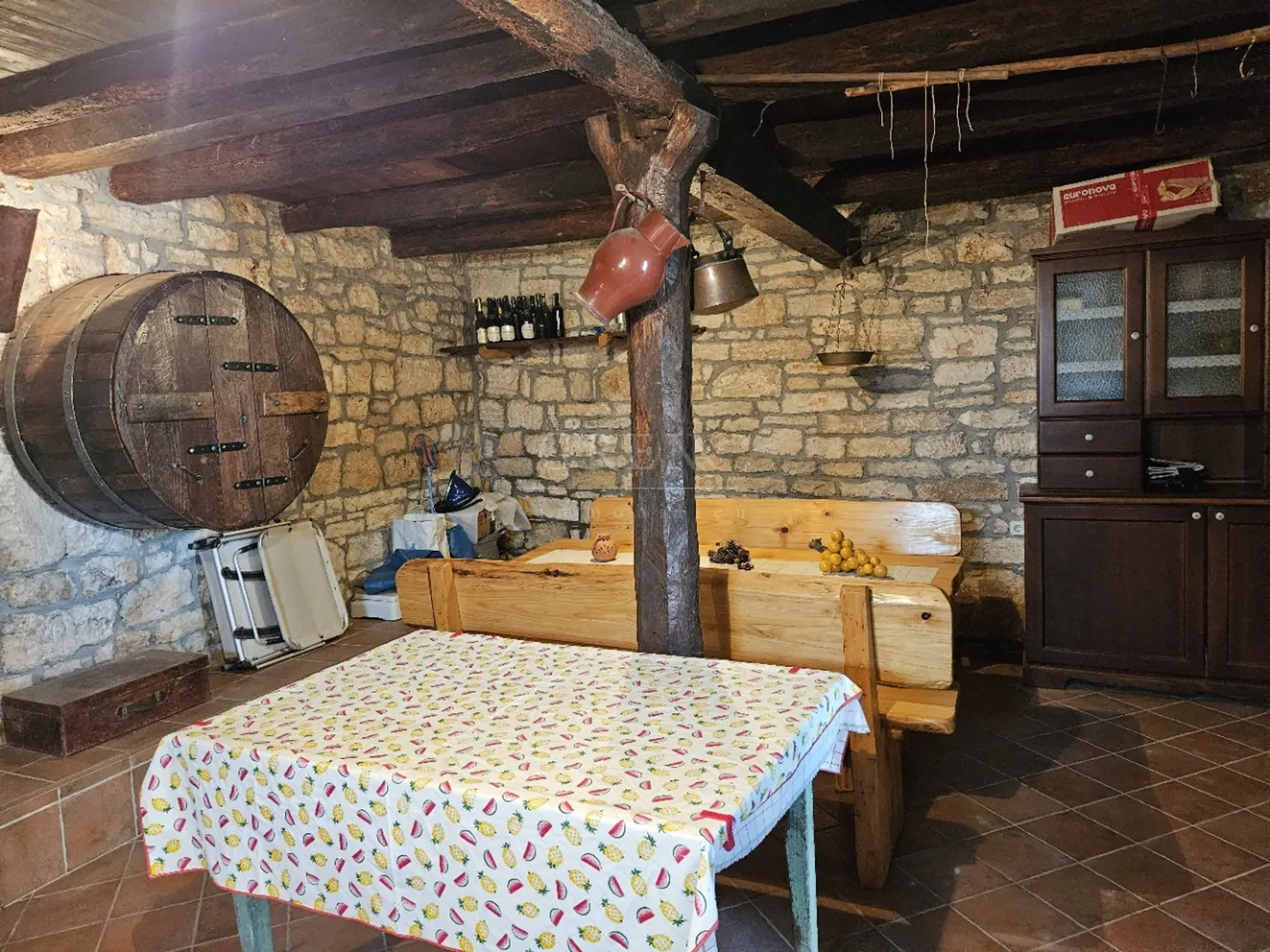 kamena kuća 17 km od poreča - slika 7