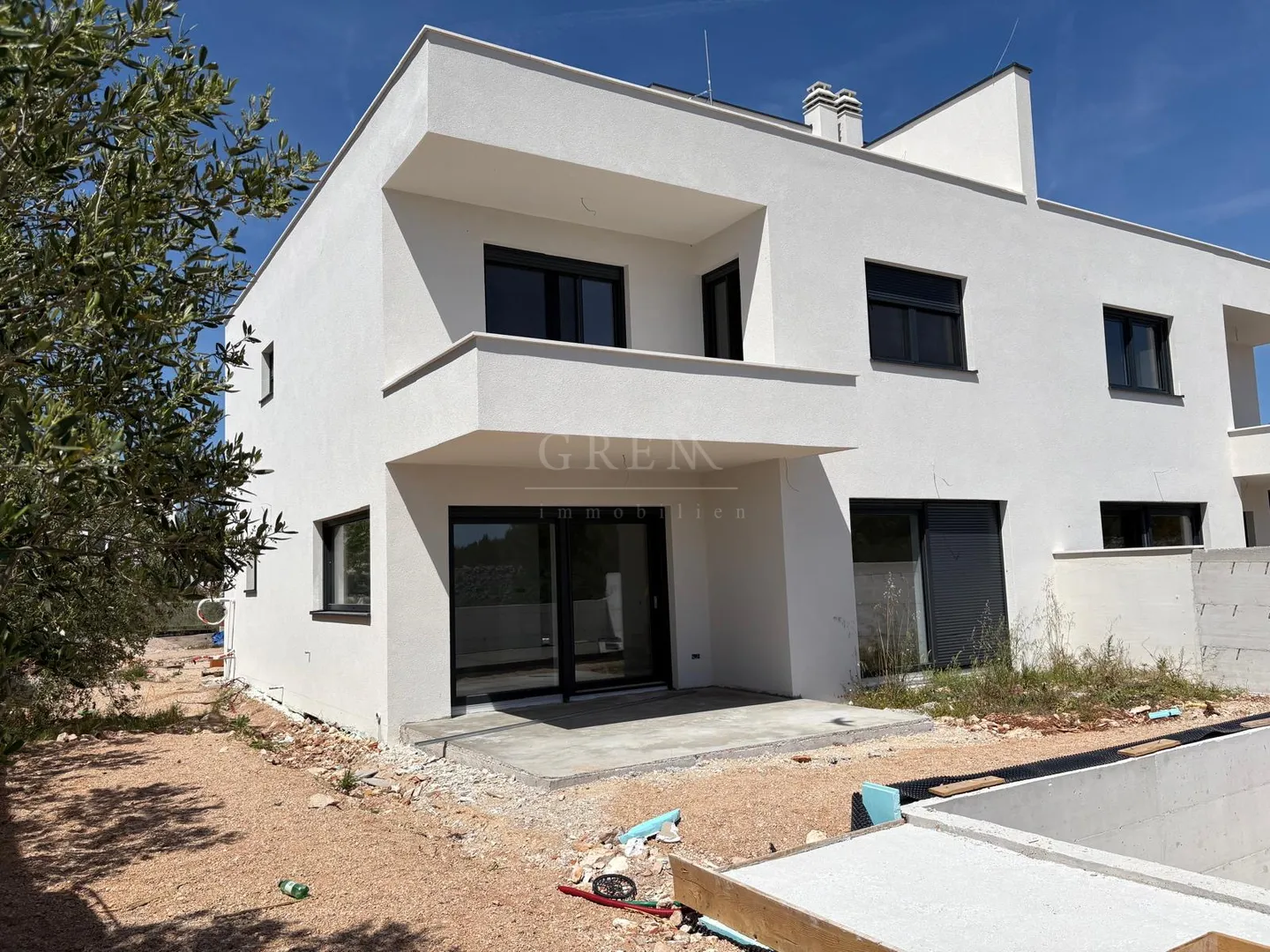 prodaja,vodice srima, dvojna kuća 204,40 m² (neto) sa bazenom! - slika 11