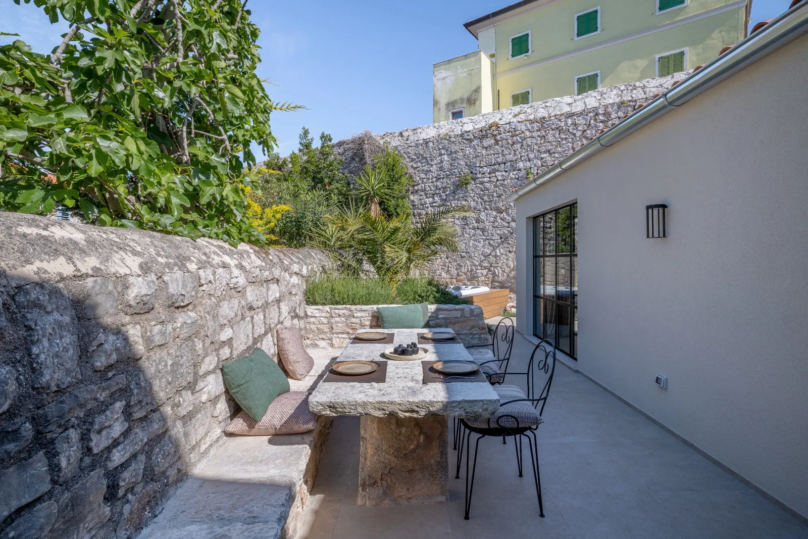 luksuzna kuća u vrsaru – 2 spavaće sobe, jacuzzi, sauna i terasa - slika 7