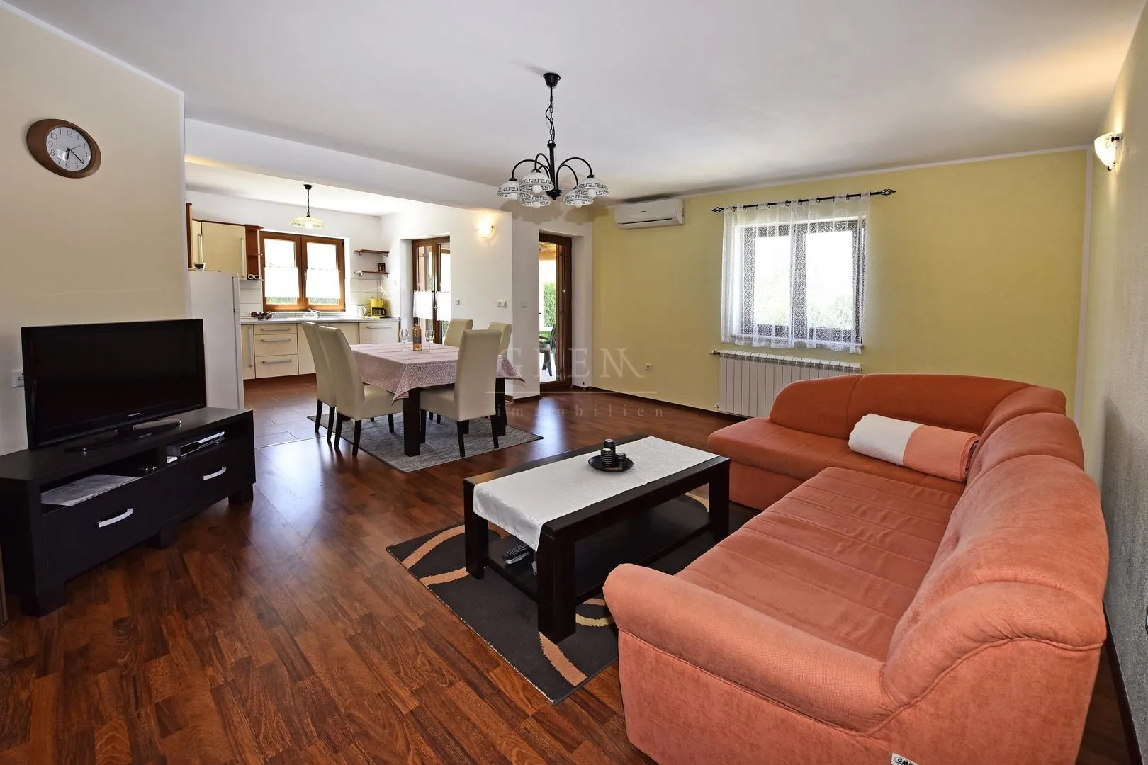 kuća sa 4 apartmana 7 km od poreča - slika 14
