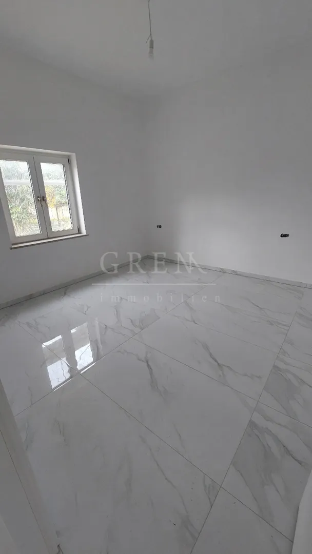 renovirani stan 5 km od poreča - slika 7