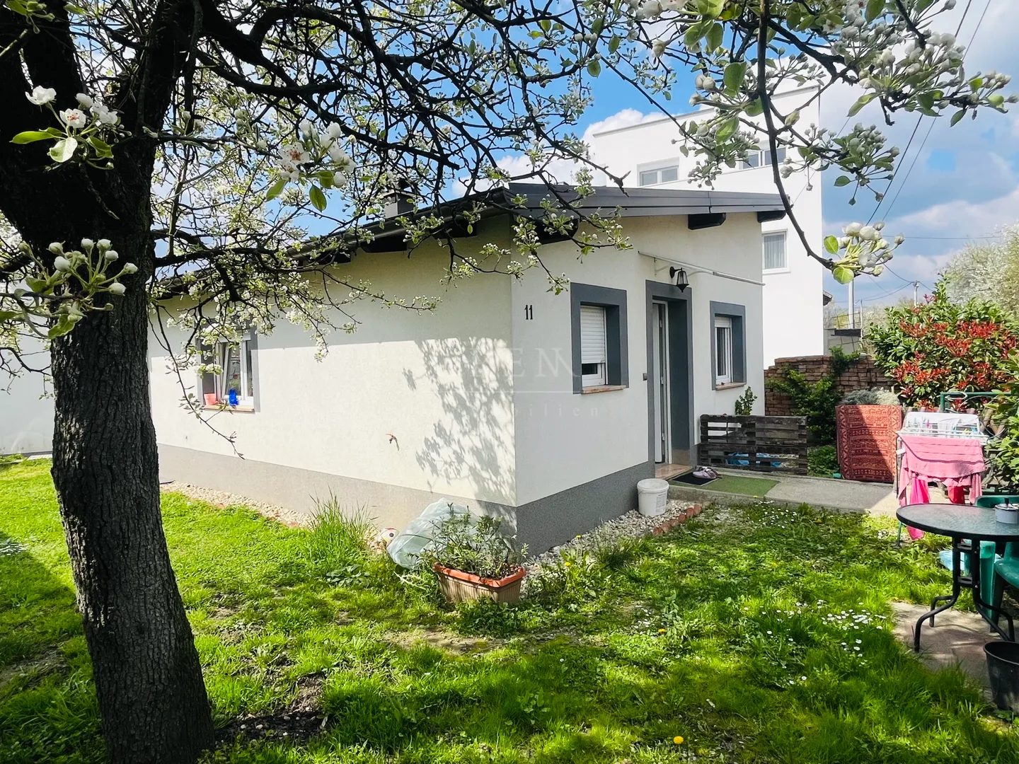 na prodaju – dvije šarmantne kućice(112m2) u cvijeću! - slika 5