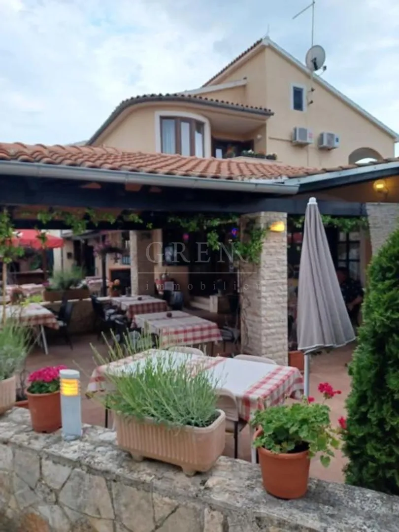 stambeno poslovna kuća 5 km od poreča, 300 m2, prodaja - slika 2