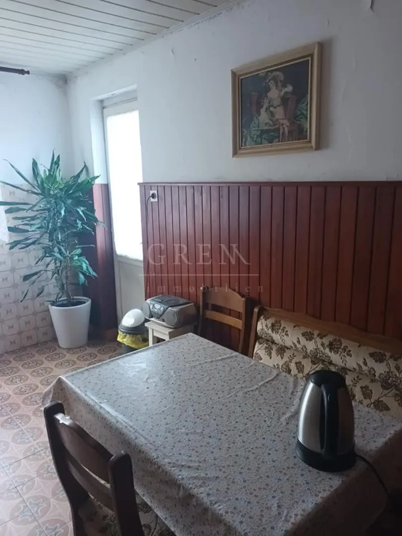 kamena kuća za obnovu sa velikom okućnicom - slika 10