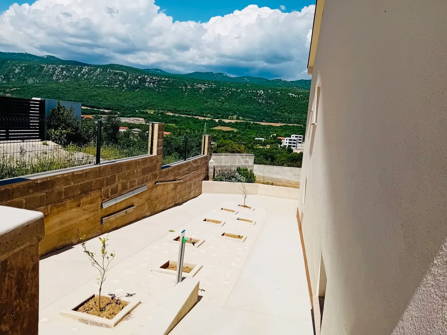 prodaja,kuća (222m2 bruto) s velikim potencijalom,novi vinodolski! - slika 6