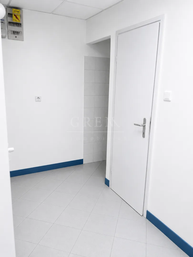 poslovni prostor top lokacija /35m²/kod stanice od 172 busa - slika 4