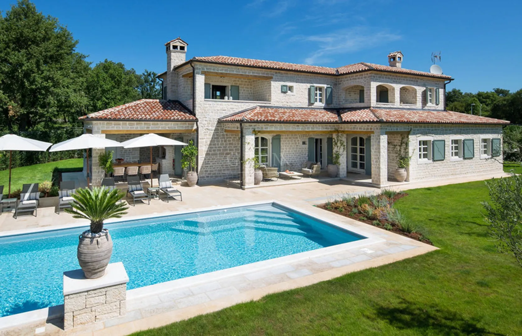 luksuzna vila sa bazenom, kanfanar, 372 m2 - slika 17