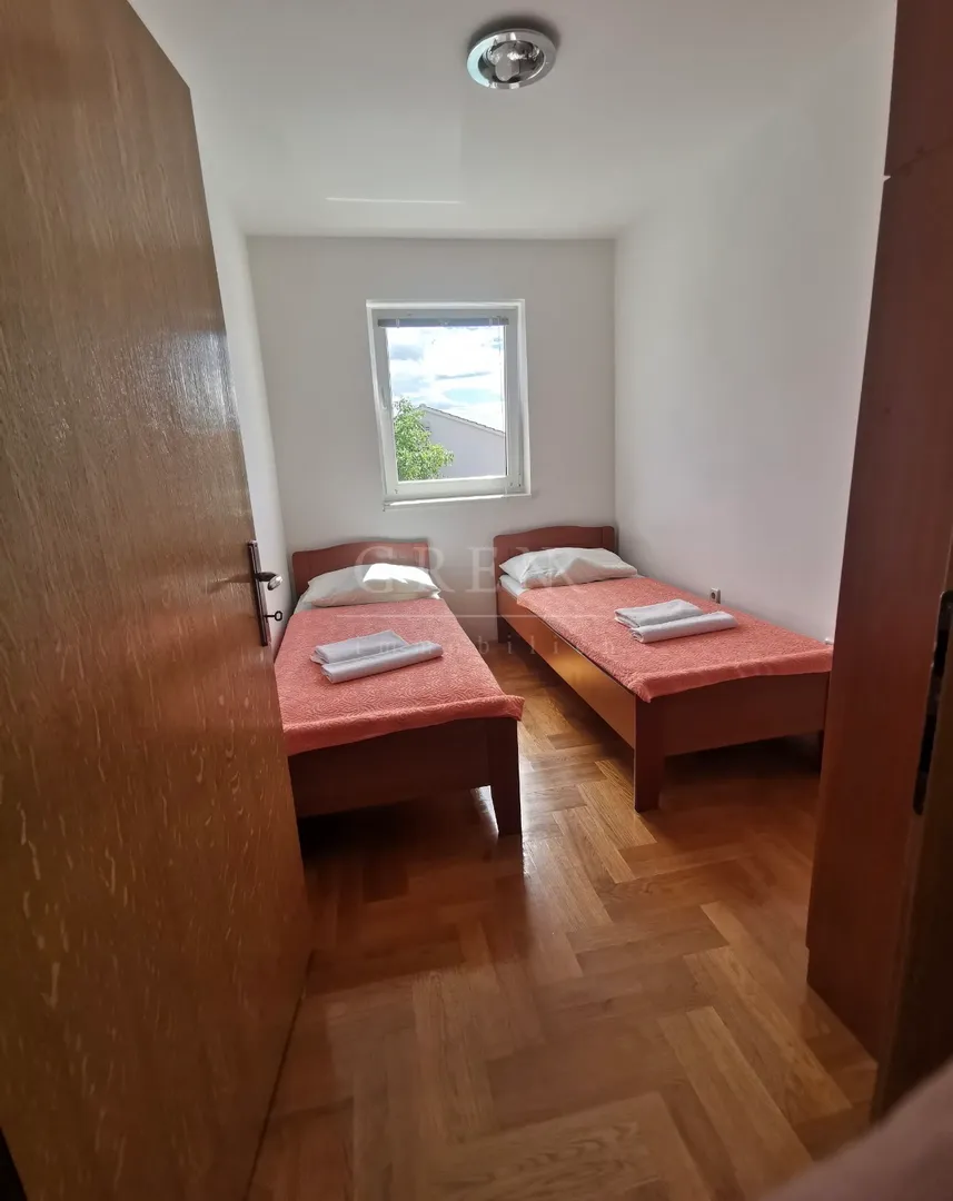 stan malinska krk, 62 m2+parking, balkon - slika 8
