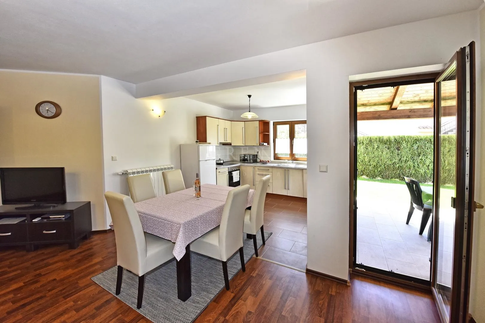kuća sa 4 apartmana 7 km od poreča - slika 17