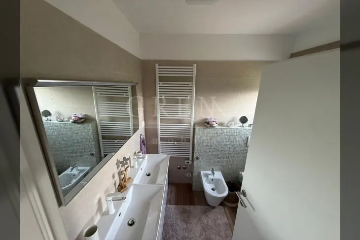 lijepa vila 500 m od centra mjesta - slika 17