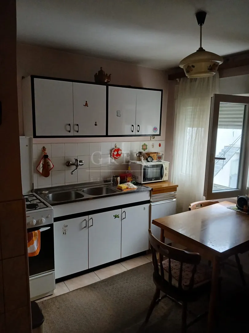 kuća zagreb dubrava, 150 m2+30 m2 dvorišni objekt - slika 5