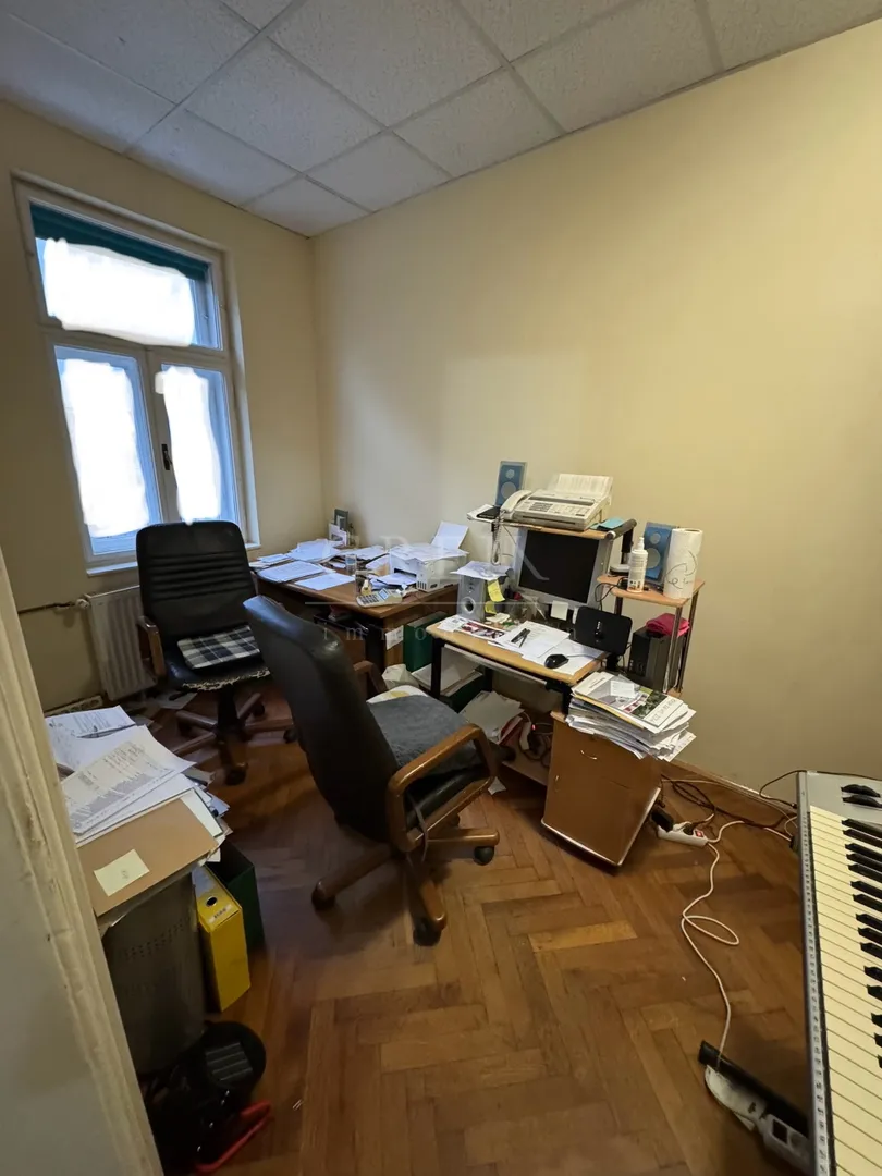 stan karlovac centar, 115m2+100 m2 tavana, prilika - slika 2