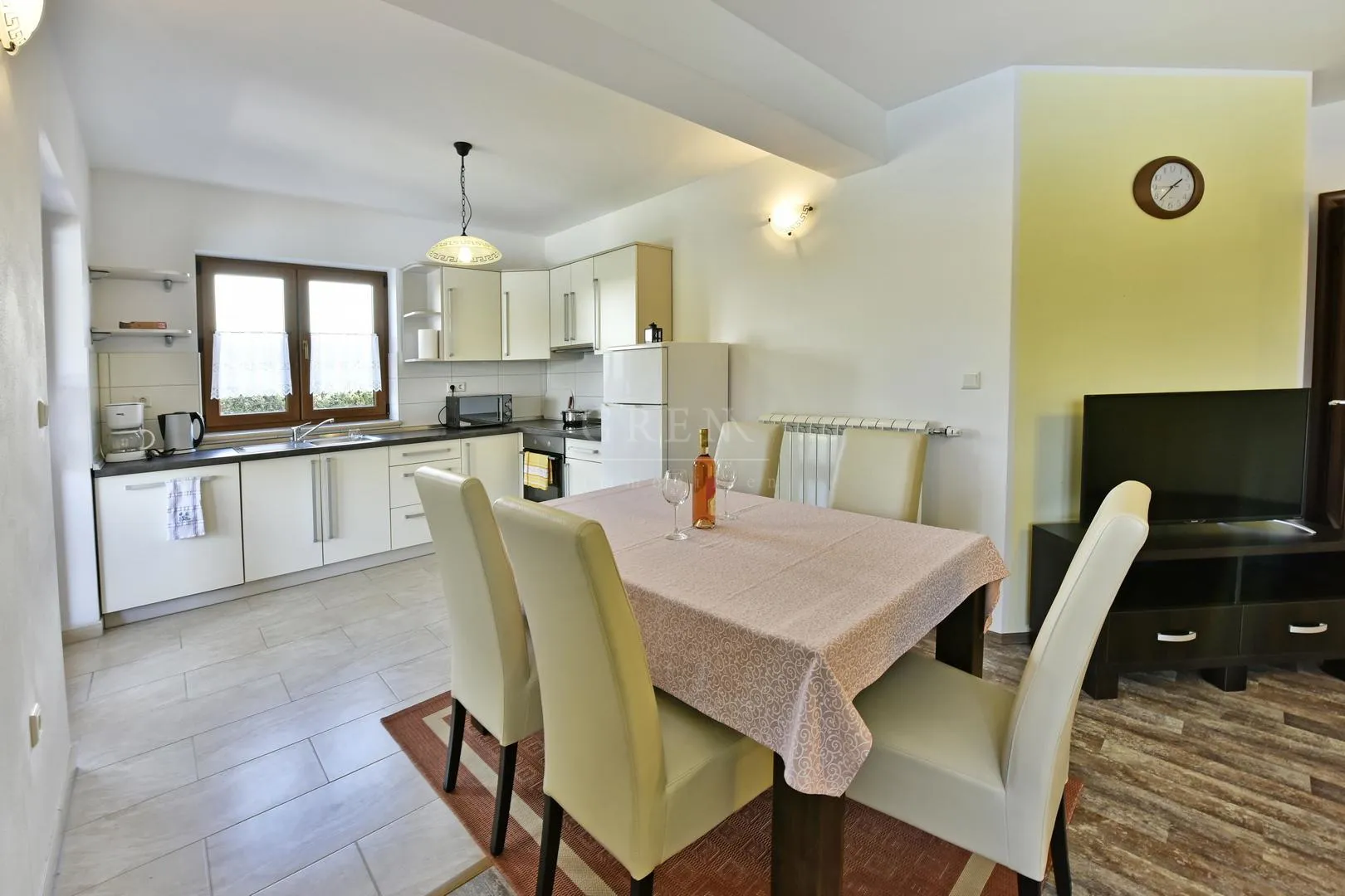 kuća sa 4 apartmana 7 km od poreča - slika 9