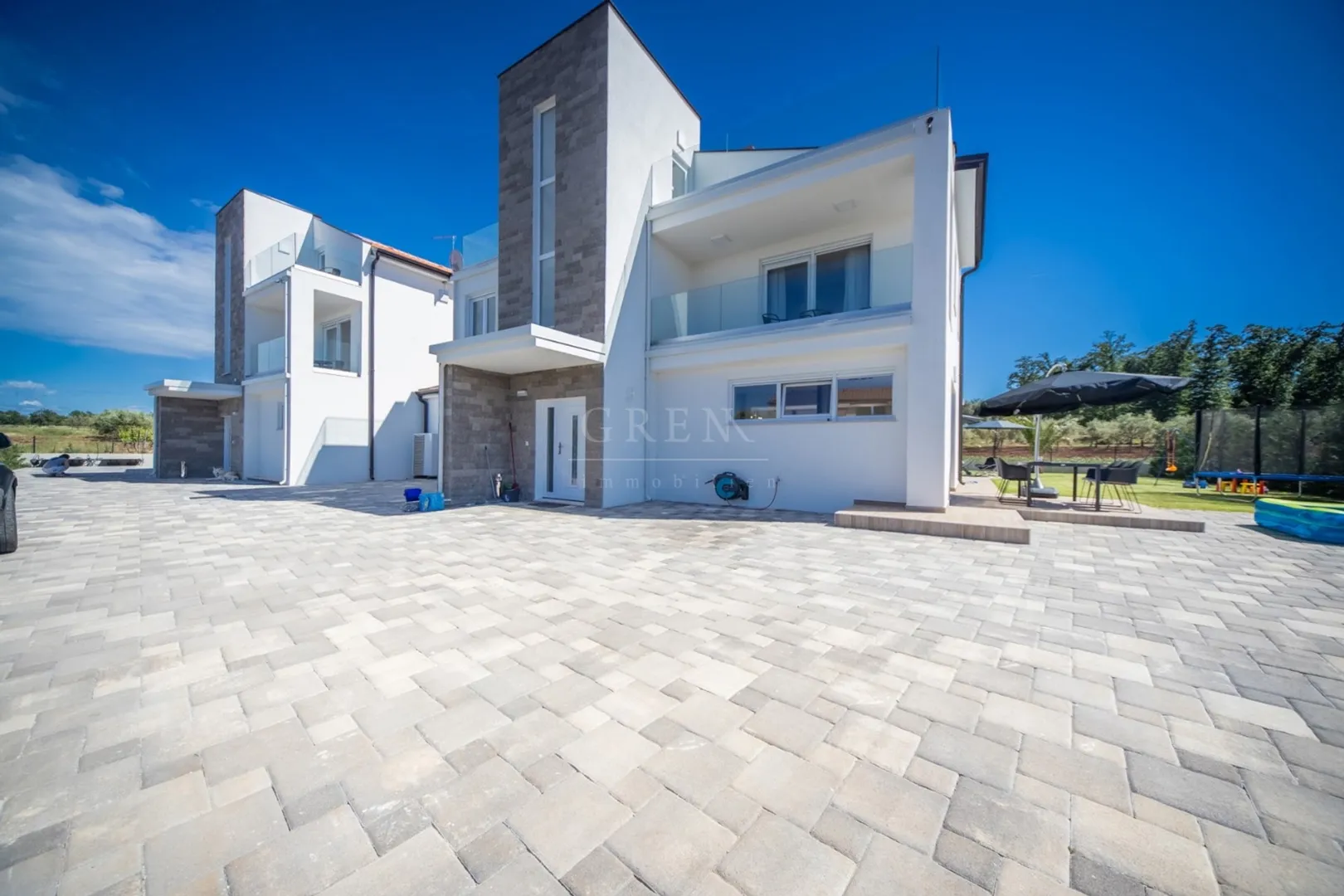 vila sa bazenom, 5 km od poreča sa pogledom na more, 315 m2 - slika 4