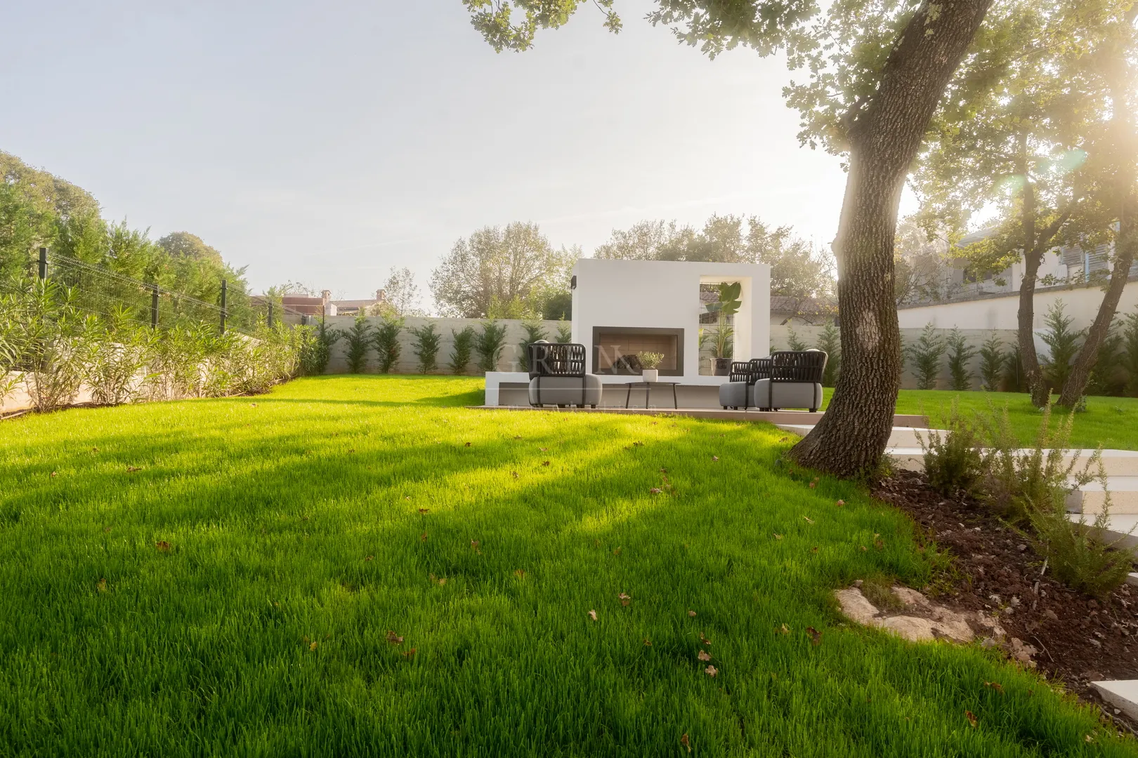 lijepa dizajnerska vila s bazenom nedaleko mora - slika 2