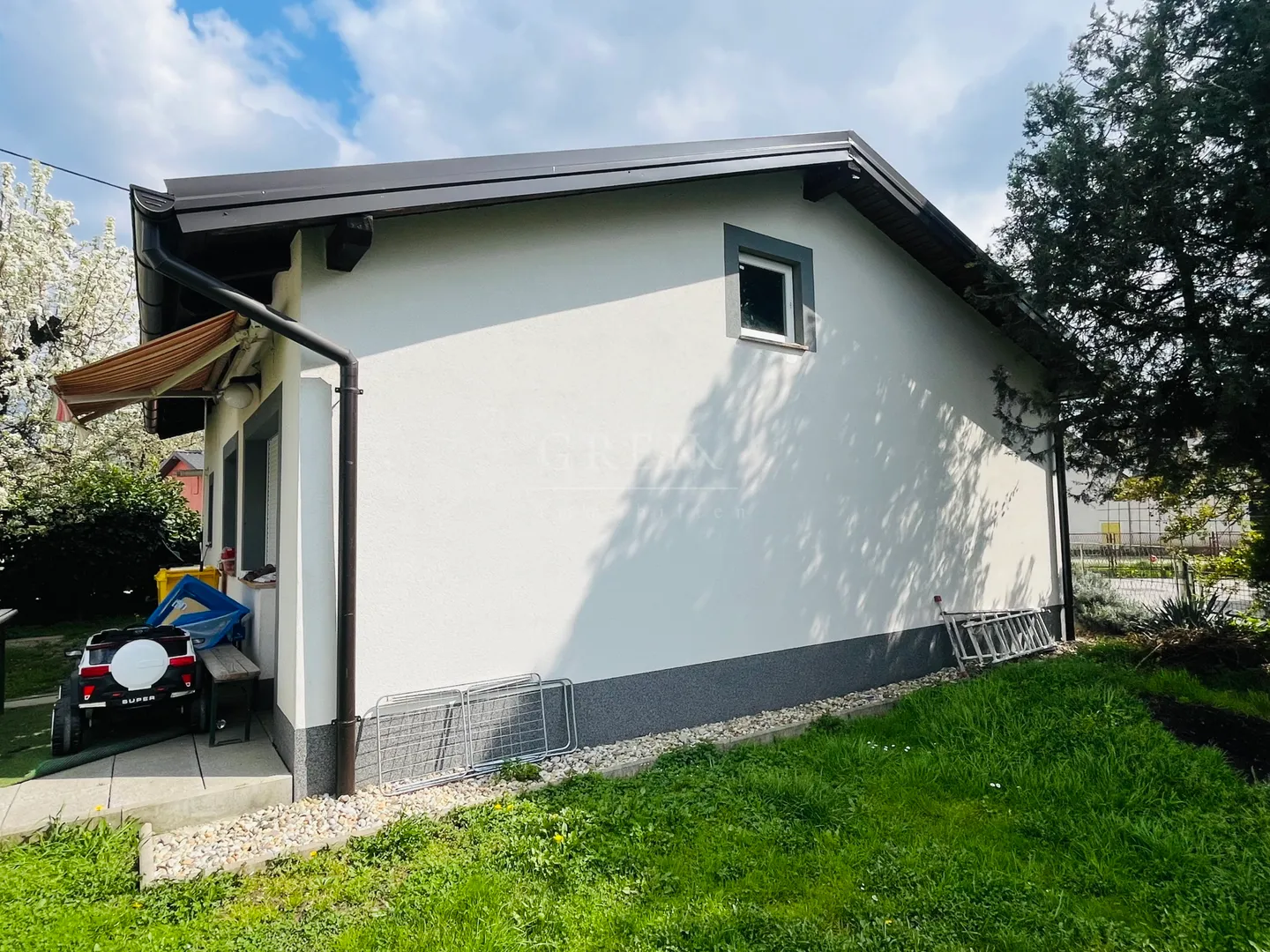na prodaju – dvije šarmantne kućice(112m2) u cvijeću! - slika 4