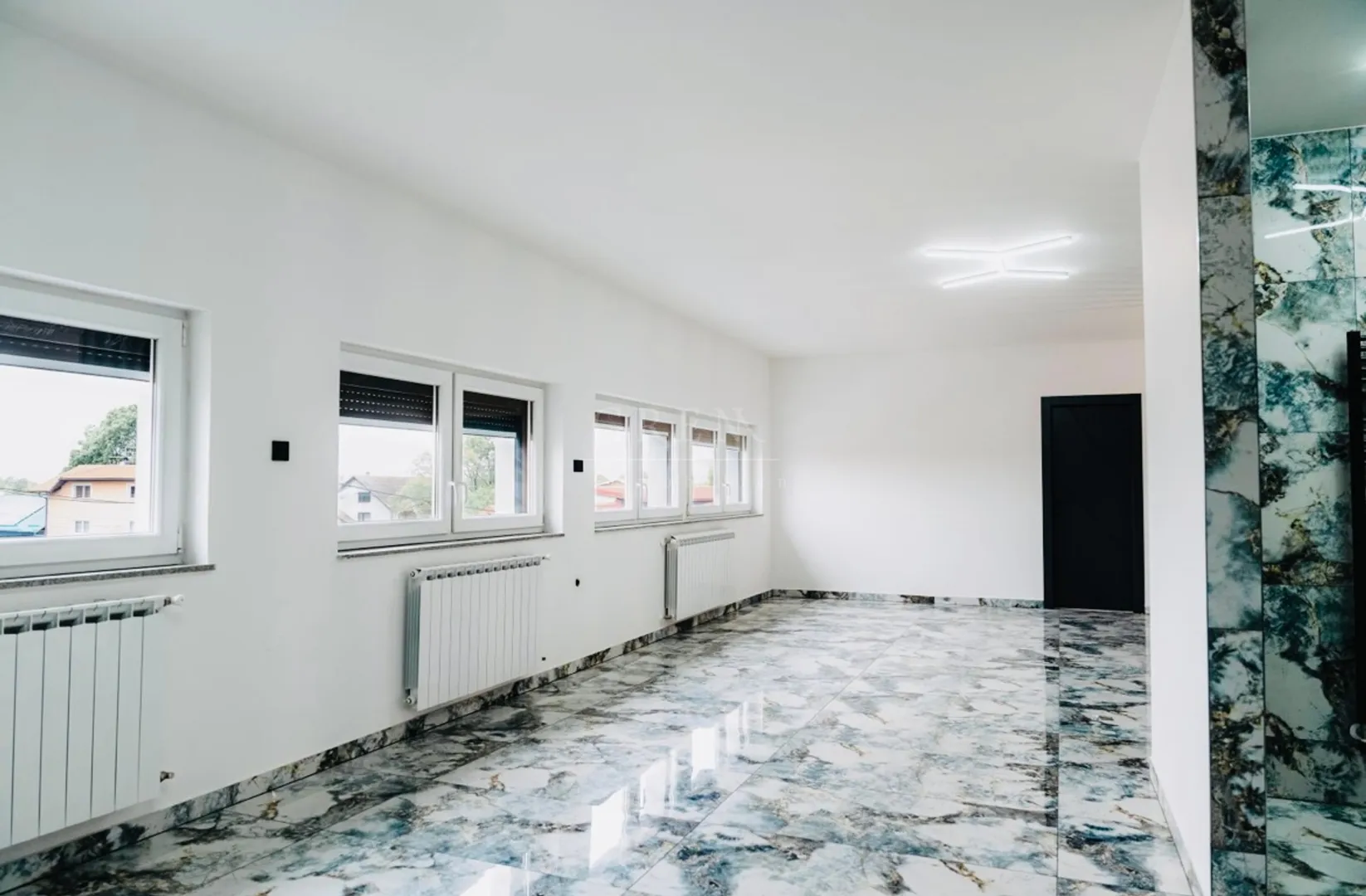 luksuzna moderna kuća 400 m2 + 169 m2 hala, resnik, zagreb - slika 12