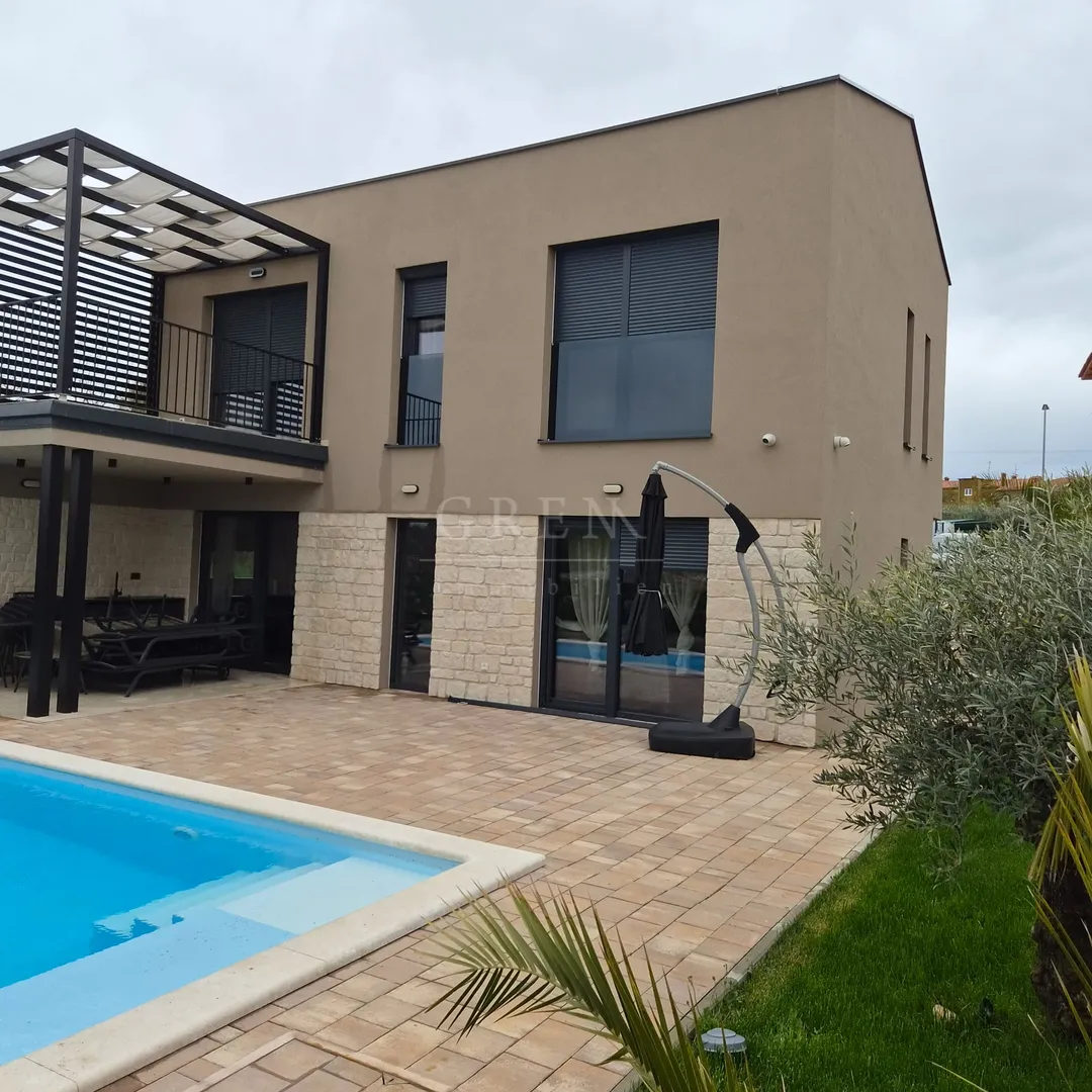 Poreč, okolica, niskoenergetska moderna vila sa bazenom u novogradnji , 550.000,00 € + PDV