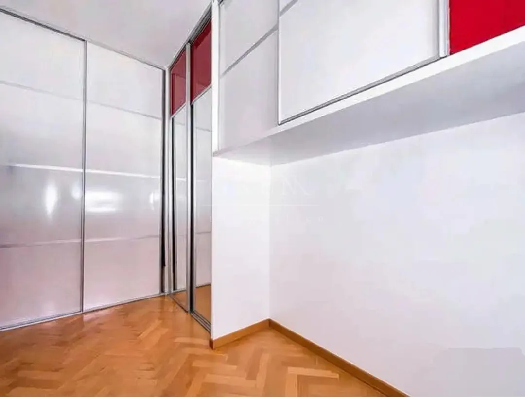 špansko – prostrani dvoetažni 4sobni stan 110 m², 2 lođe, lift - slika 14