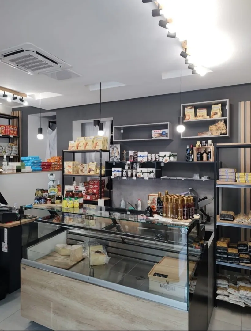 Prodaja poslovnog prostora - uličnog lokala - Maksimir - 70 m2 - Zagreb