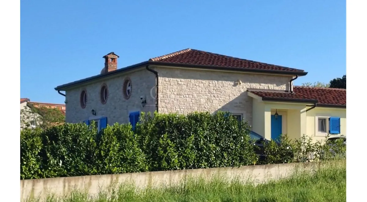 dvojna kuća 8 km od poreča i mora - slika 6