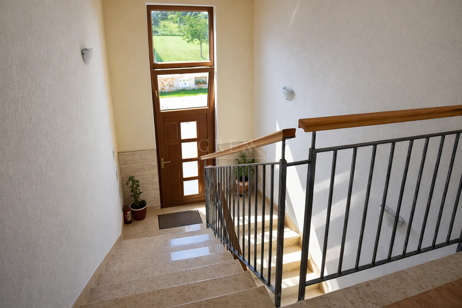 kuća sa 4 apartmana 7 km od poreča - slika 25
