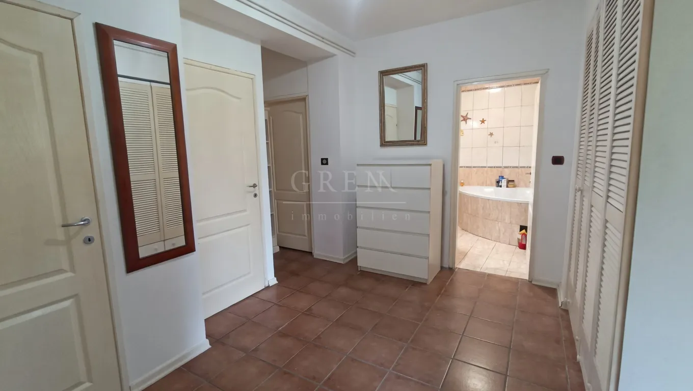 3-sobni stan širi centar 80m² parking/tramvaj zona - slika 8