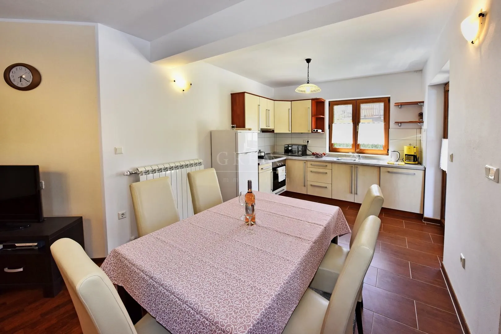 kuća sa 4 apartmana 7 km od poreča - slika 15