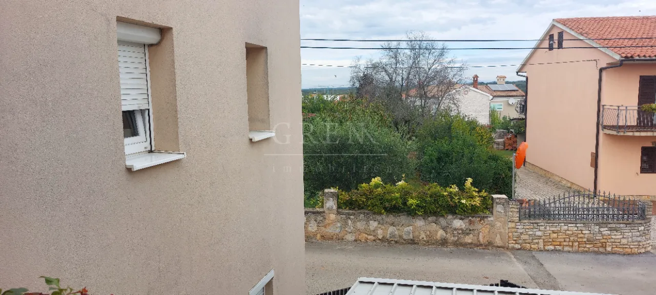kuća sa 3 stana u centru mjesta udaljena 2000 m od mora - slika 13