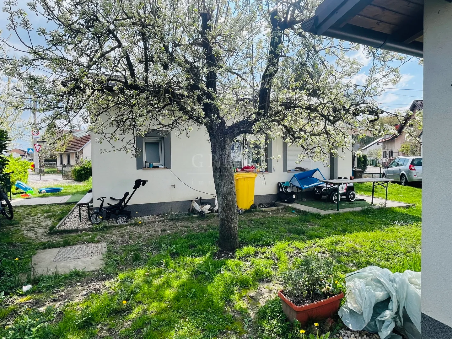 na prodaju – dvije šarmantne kućice(112m2) u cvijeću! - slika 6