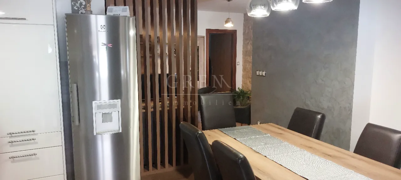 kuća sa 3 stana u centru mjesta udaljena 2000 m od mora - slika 19