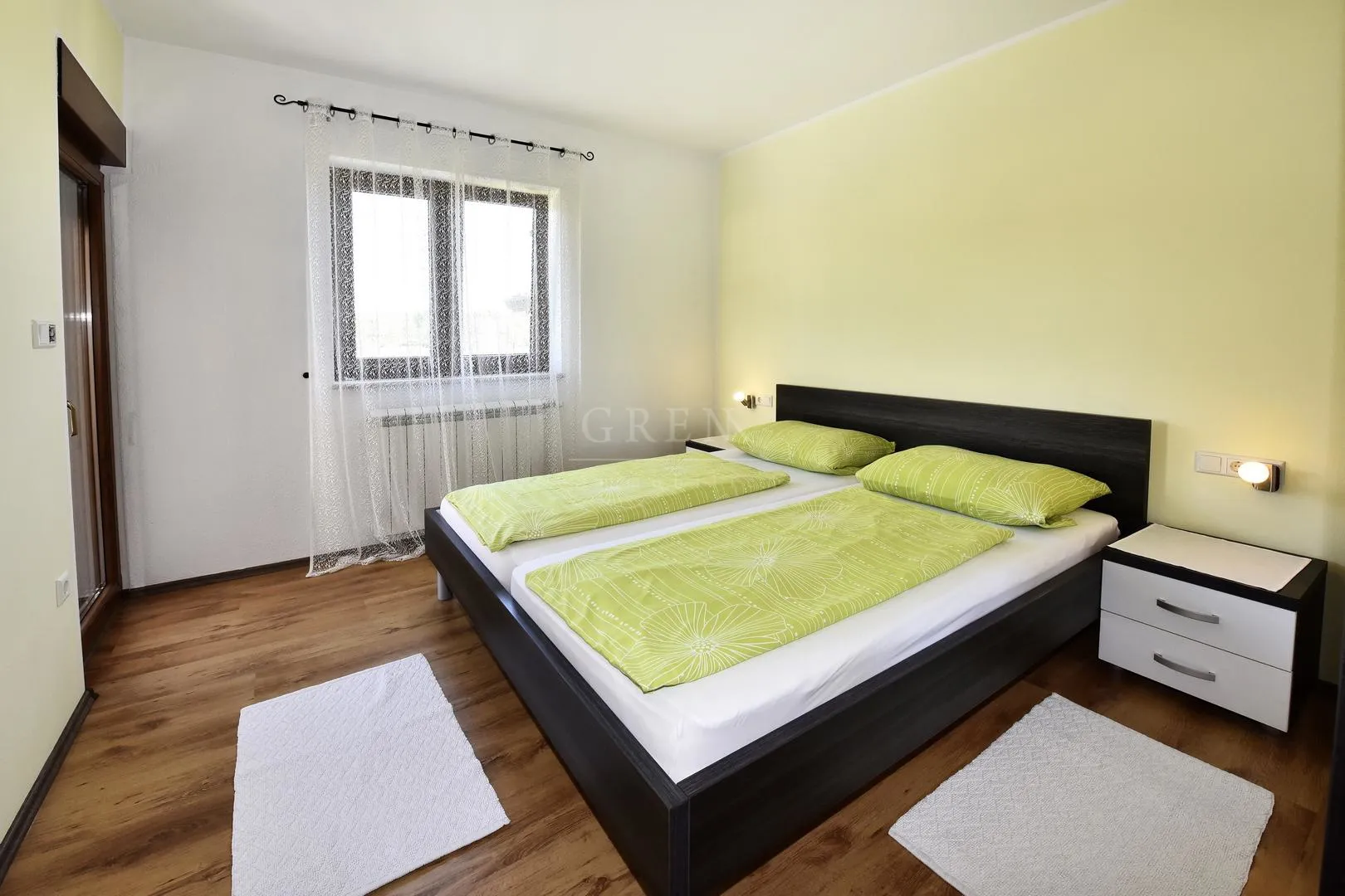 kuća sa 4 apartmana 7 km od poreča - slika 11