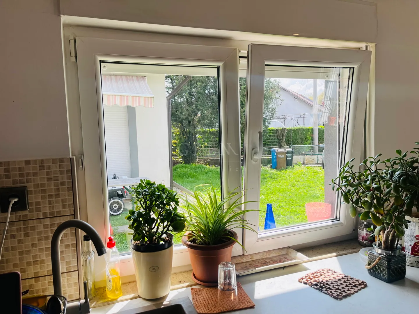 na prodaju – dvije šarmantne kućice(112m2) u cvijeću! - slika 22