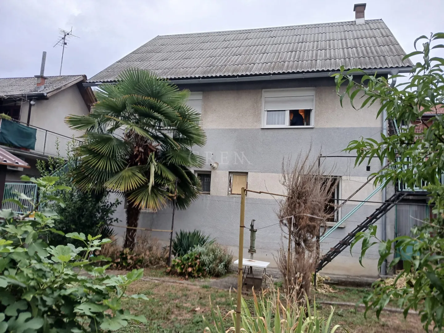 Kuća Zagreb Dubrava, 150 m2+30 m2 dvorišni objekt