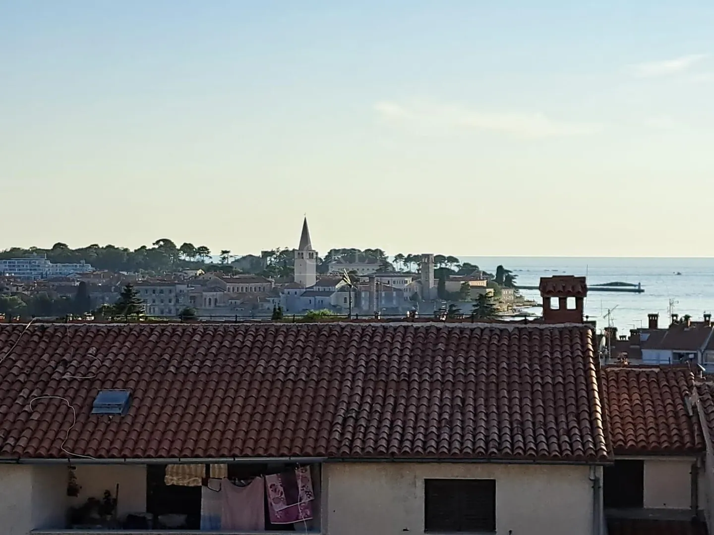 stan u blizini centra grada i plaža s panoramskim pogledom na more i grad poreč - slika 12